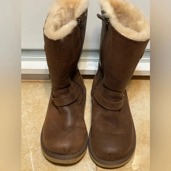 UGG AUS KENSINGTON Leather Sheepskin Brown Harness Biker Boot  Women Size 5 - Picture 1 of 11